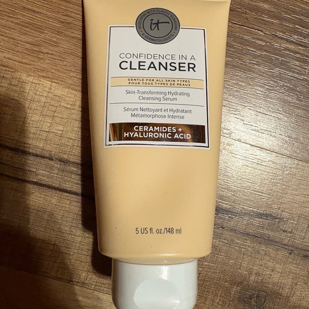 IT Cosmetics Confidence in a Cleanser - Tan